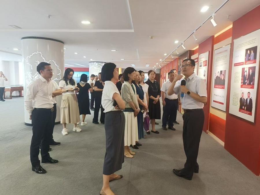 广州统一战线三个展示平台现场教学.jpg