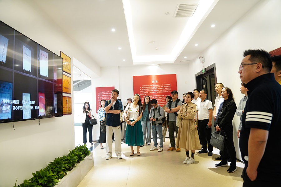 参观民进会史馆.jpg