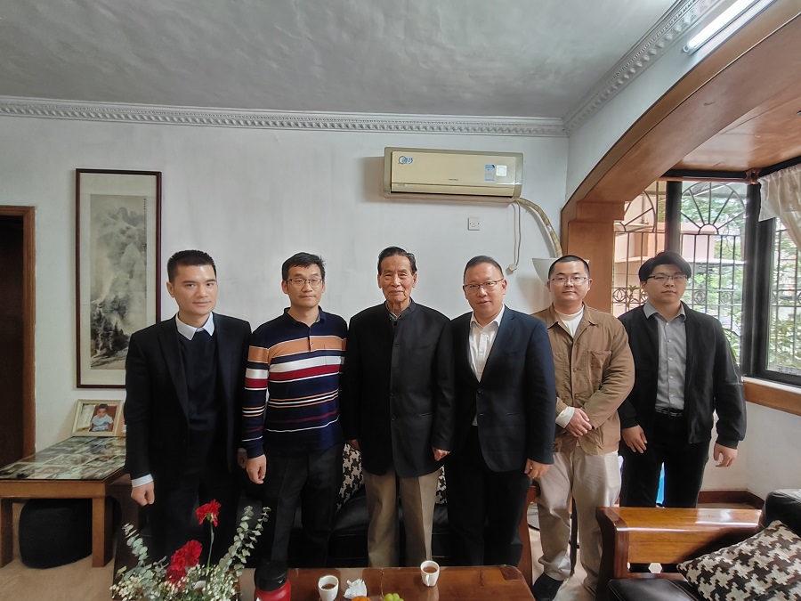 3陈永俊副主委慰问章以武.jpg