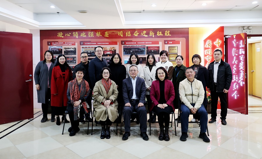 2.2025年2月7日鲁修禄慰问机关工作人员(合影).jpg
